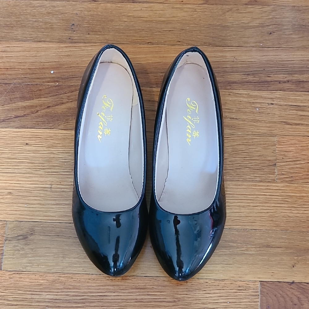 NWOT Black Patent Leather Pumps
